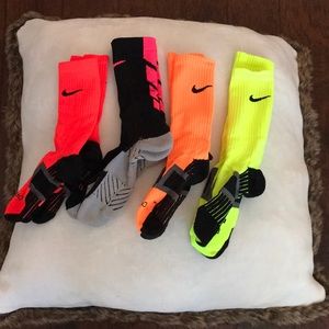 BNWOT 4 pair of Nike Socks